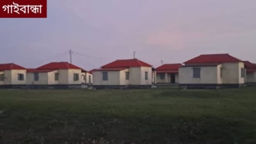 ঈদের আনন্দ নয়, গাইবান্ধার গুচ্ছ গ্রামে বেঁচে থাকার লড়াই