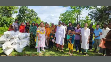 রাঙ্গামাটির সীমান্তবর্তী দুর্গম প্রশিক্ষণ টিলায় হতদরিদ্রদের নিকট খাদ্য সহায়তা পৌঁছালো প্রশাসন