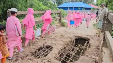 ভাঙা ব্রিজে জনদুর্ভোগ, দশ বছরেও মেলেনি সংস্কার