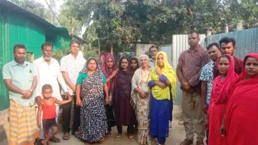 ঝিনাইগাতীর বেদেপল্লী পরিদর্শনে মানবাধিকার কর্মী রাজিয়া সামাদ ডালিয়া