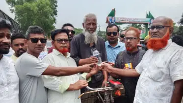 গোপালগঞ্জে মে দিবসে জাতীয়তাবাদী শ্রমিক দলের পানি ও স্যালাইন বিতরণ