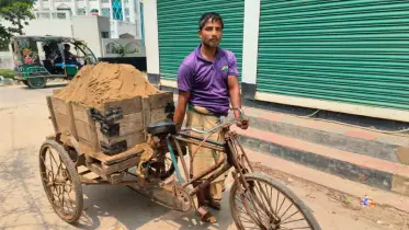 মে দিবসও চলছে সুমনের ভ্যান