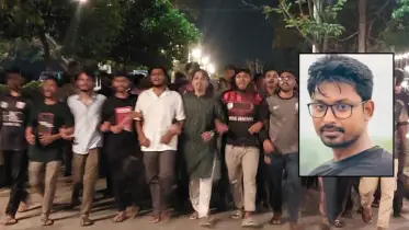খুবি শিক্ষকের উপর হামলার প্রতিবাদে শিক্ষার্থীদের বিক্ষোভ