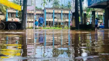 ভারি বৃষ্টিতে নোয়াখালী শহরে জলাবদ্ধতা, জনদুর্ভোগ চরমে