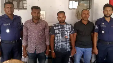 কুয়াকাটায় পর্যটককে আটকে মারধর, ছিনতাই: যুবদল নেতাসহ গ্রেফতার ৩