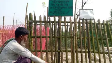 পুলিশের গুলিতে শহীদের কবর বন্যায় বিলীন হওয়ার শঙ্কা