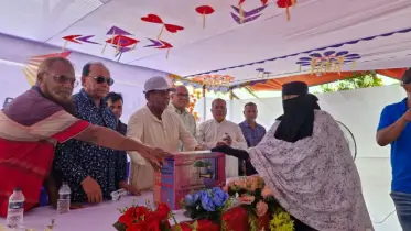 রুপগঞ্জে বেকার নারীদের স্বনির্ভর করতে সেলাই মেশিন বিতরণ