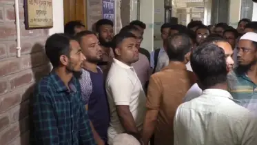 ডাক্তারের ওপর হামলার প্রতিবাদে ভোলায় চিকিৎসক ও নার্সদের কর্মবিরতি, রোগীদের চরম দুর্ভোগ