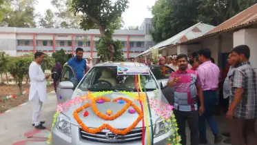 ফরিদপুরে ফুল সজ্জিত গাড়িতে কলেজ শিক্ষকের রাজকীয় বিদায়