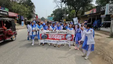 স্কুল ছাত্রীকে ধর্ষণ চেষ্টা শিক্ষককে গণধোলাই দিয়ে পুলিশে সোপর্দ, প্রতিবাদে বিক্ষোভ