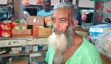 বাকেরগঞ্জে দাবিকৃত চাঁদা না পেয়ে ব্যবসায়ীকে মারধর ও দোকান ভাঙচুর 