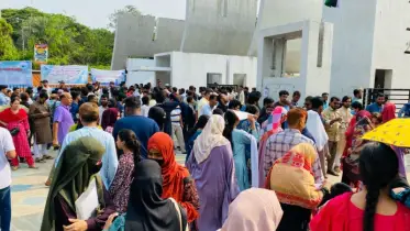 সন্তানের স্বপ্ন পূরণে অভিভাবকদের নীরব অপেক্ষা