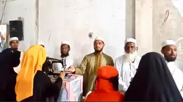 দশ নারীকে সেলাই মেশিন প্রদান করলেন ড. শফিকুল ইসলাম মাসুদ