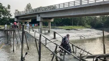 ফেনীতে সেতু আছে সড়ক নেই, দুর্ভোগ এলাকাবাসীর