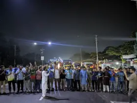 আ.লীগ নিষিদ্ধের দাবিতে মধ্যরাতে ঢাকা-আরিচা মহাসড়কে জাবি শিক্ষার্থীদের অবরোধ