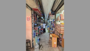 নীলক্ষেত বইমার্কেটগুলো যেন তাতানো বারুদের স্তূপ!