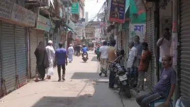 বাগেরহাটে বাণিজ্য মেলা বন্ধের দাবিতে ব্যবসায়ীদের দোকান বন্ধ