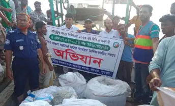যাত্রীবাহী লঞ্চে অভিযান চালিয়ে সামুদ্রিক মাছ জব্দ