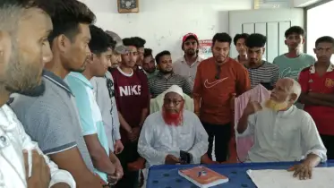 বোয়ালমারীতে প্রধান শিক্ষকের ওপর হামলায় ক্ষুব্ধ প্রাক্তন শিক্ষার্থীরা, দৃষ্টান্তমূলক শাস্তির দাবি