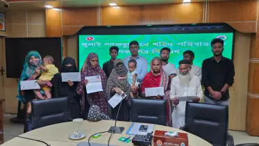 পঞ্চগড়ে পাঁচ শহীদ পরিবার পেলো ১০ লাখ টাকার সঞ্চয়পত্র