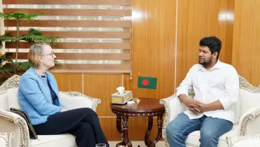 তথ্য উপদেষ্টার সঙ্গে ব্রিটিশ হাইকমিশনারের সাক্ষাৎ 