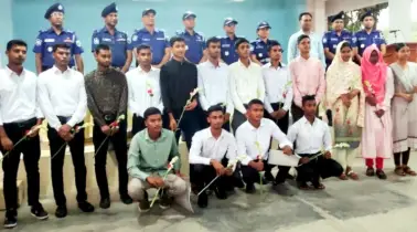 জয়পুরহাটে ১২০ টাকায় পুলিশের চাকরি, স্বপ্ন পূরণ হলো ১৩ তরুণ-তরুণীর 