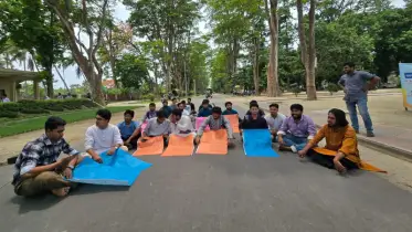 রাকসু পূর্নাঙ্গ তফসিল ও শতভাগ আবাসনের দাবিতে ছাত্র সমাবেশ 