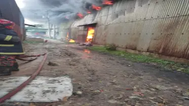 নারায়ণগঞ্জের বন্দরে স্পিনিং মিলে ভয়াবহ আগুন, ক্ষতি ২৫ লাখ টাকা