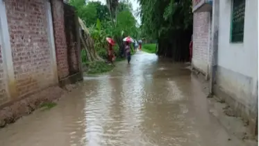 উন্নয়নের আশ্বাসে শুরু হওয়া প্রকল্প এখন জনদুর্ভোগ