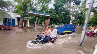 ধরলা অববাহিকায় ভারী বৃষ্টি, বিস্তৃত জলজটে জনভোগান্তি
