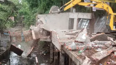 লক্ষ্মীপুরে জলাবদ্ধতা নিরসনে উচ্ছেদ অভিযান