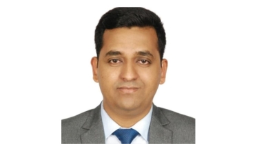 বাউফলে ইউএনও’র অপসারণের দাবিতে ঝাড়ু মিছিল