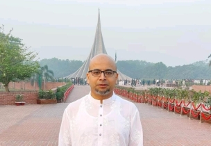 মাননীয় প্রধান উপদেষ্টার বিষয়ে দেওয়া স্ট্যাটাসটি আমার ব্যক্তিগত মতামত, এটাকে নিউজ না করার অনুরোধ জানানো যাচ্ছে :ফয়েজ আহমদ তৈয়্যব