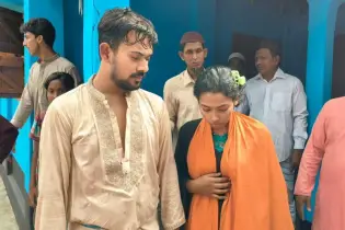 গৃহবধূকে বেঁধে স্বর্ণালঙ্কার লুট, স্বামী-স্ত্রী ছদ্মবেশে দুই প্রতারক আটক