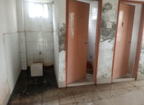দৈনিক জনকণ্ঠে সংবাদ প্রকাশের পর পরিস্কার করা হলো প্রশাসনিক ভবনের শৌচাগার।