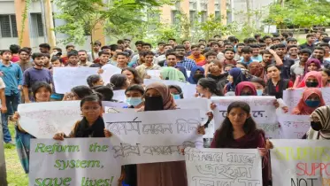 অ্যাকাডেমিক কার্যক্রম শাটডাউন : ইঞ্জিনিয়ারিং কলেজের শিক্ষার্থীদের অবস্থান কর্মসূচি