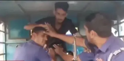 আটক ছাত্রদল নেতাকে পুলিশের ভ্যান থেকে ছিনিয়ে নিলো সহযোগীরা