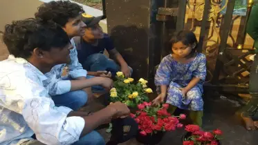 ফুল বিক্রি করে সংসার চালায় ৫ বছরের জান্নাত