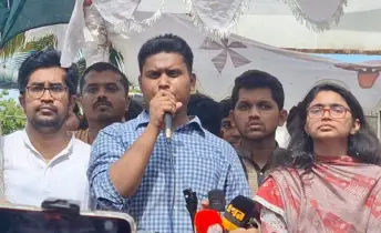 সচিবালয়ে একটি গোষ্ঠী ষড়যন্ত্র করছে, আপনারা নিজেদের বিকল্পহীন মনে করবেন না