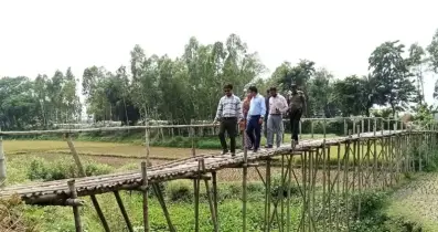 ২০ হাজার মানুষের পারাপারের একমাত্র ভরসা বাঁশের সাঁকো