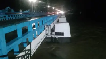 মেঘভাঙা বৃষ্টিতে উত্তর সিকিমে যে কোনও মুহূর্তে তিস্তা বিপৎসীমা অতিক্রম করতে পারে