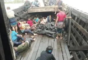 মেঘনায় ৩৯ যাত্রী নিয়ে ট্রলার ডুবি, ২ পুলিশসহ নিখোঁজ ১৯
