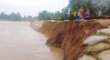 হবিগঞ্জে নদীর পানি বিপৎসীমার ওপরে, ৪০০ মিটার বাঁধে ধস