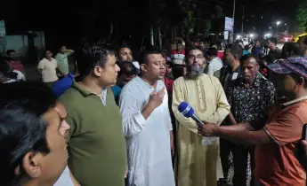 নীলফামারীতে আইনজীবীকে গ্রেপ্তার কেন্দ্র করে পুলিশ সুপারের কার্যালয় ঘেরাও, সেনাবাহিনী হস্তক্ষেপে পরিস্থিতি নিয়ন্ত্রণে
