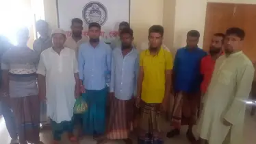 লালমোহনে একরাতেই ২০ আসামি গ্রেফতার