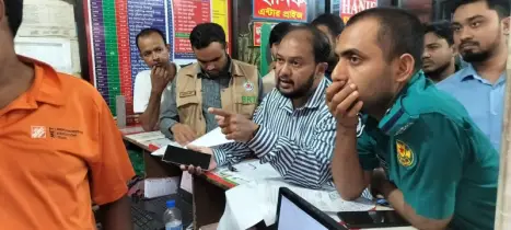 উত্তরা আব্দুল্লাপুরে বাস কাউন্টারসমুহে ঈদে অতিরিক্ত ভাড়া আদায়ের বিরুদ্ধে বি আর টি এ-এর মোবাইল কোর্টের অভিযান
