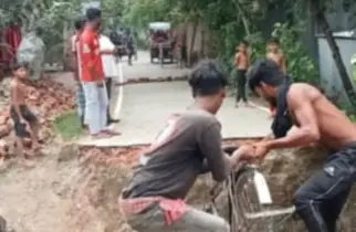 টানাবৃষ্টির কারণে সেতু ভেঙে পড়েছে, ১৫টি গ্রামের সঙ্গে সড়ক যোগাযোগ বন্ধ