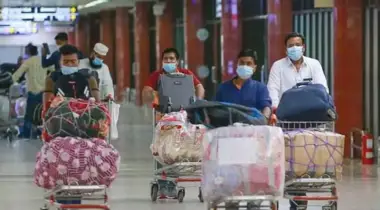 বিদেশ থেকে সোনা, মোবাইল ও অন্যান্য পণ্য আনায় নতুন যে কড়াকড়ি
