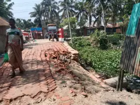কসবার ১.৫ কিমি রাস্তায় চরম জনদুর্ভোগ