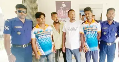 গরুর হাটে চাঁদাবাজি করতে গিয়ে চারজন গ্রেপ্তার